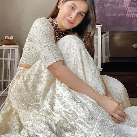 GEORGETTE WEDDING WEAR LEHENGA SET WITH SEQUENCE & EMBROIDERY WORK AND CANVAS - Picture 3 of 9